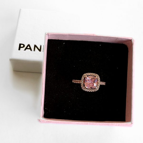 Rose gold prsten sa roza kamenom, rose gold boja